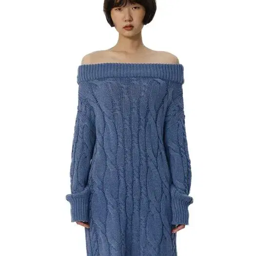 큐리티 니트 드레스 CABLE OFF SHOULDER KNIT DRESS