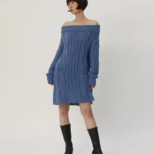 큐리티 니트 드레스 CABLE OFF SHOULDER KNIT DRESS