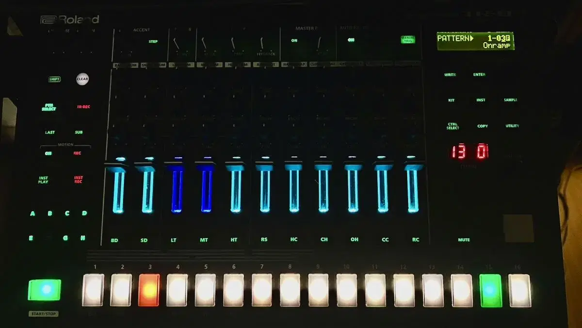 Roland TR-8S 드럼 머신 판매합니다