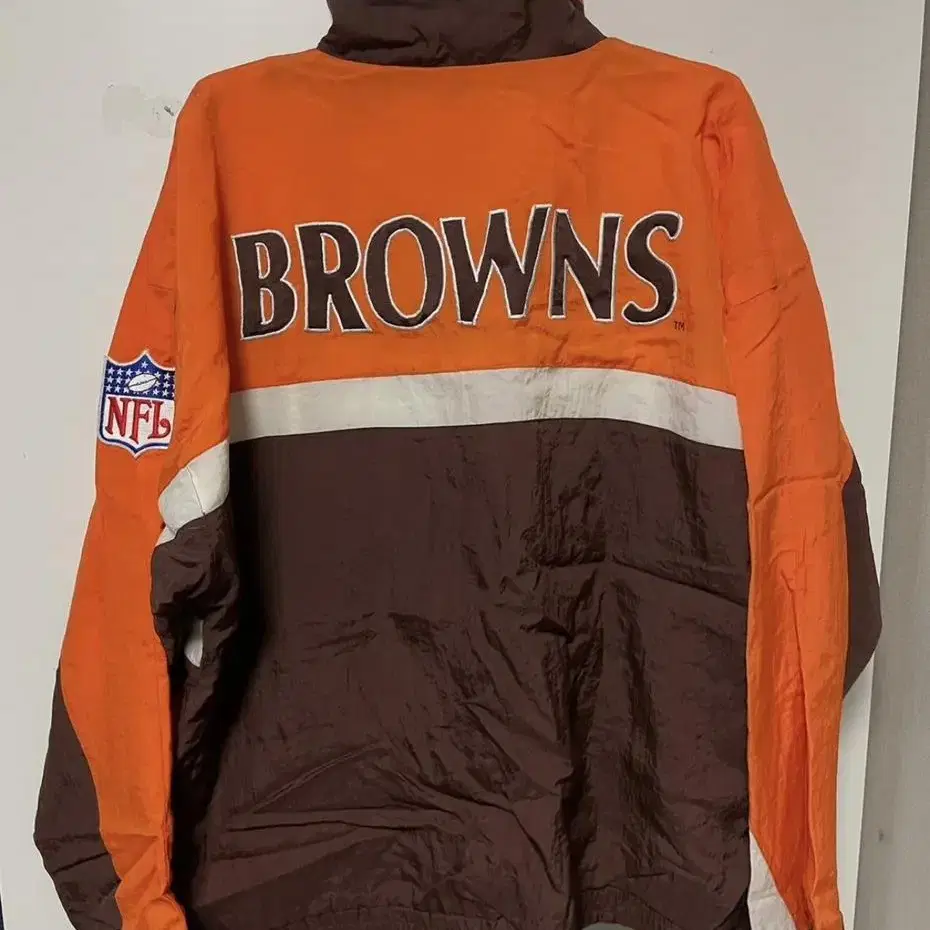 BROWNS 바람막이