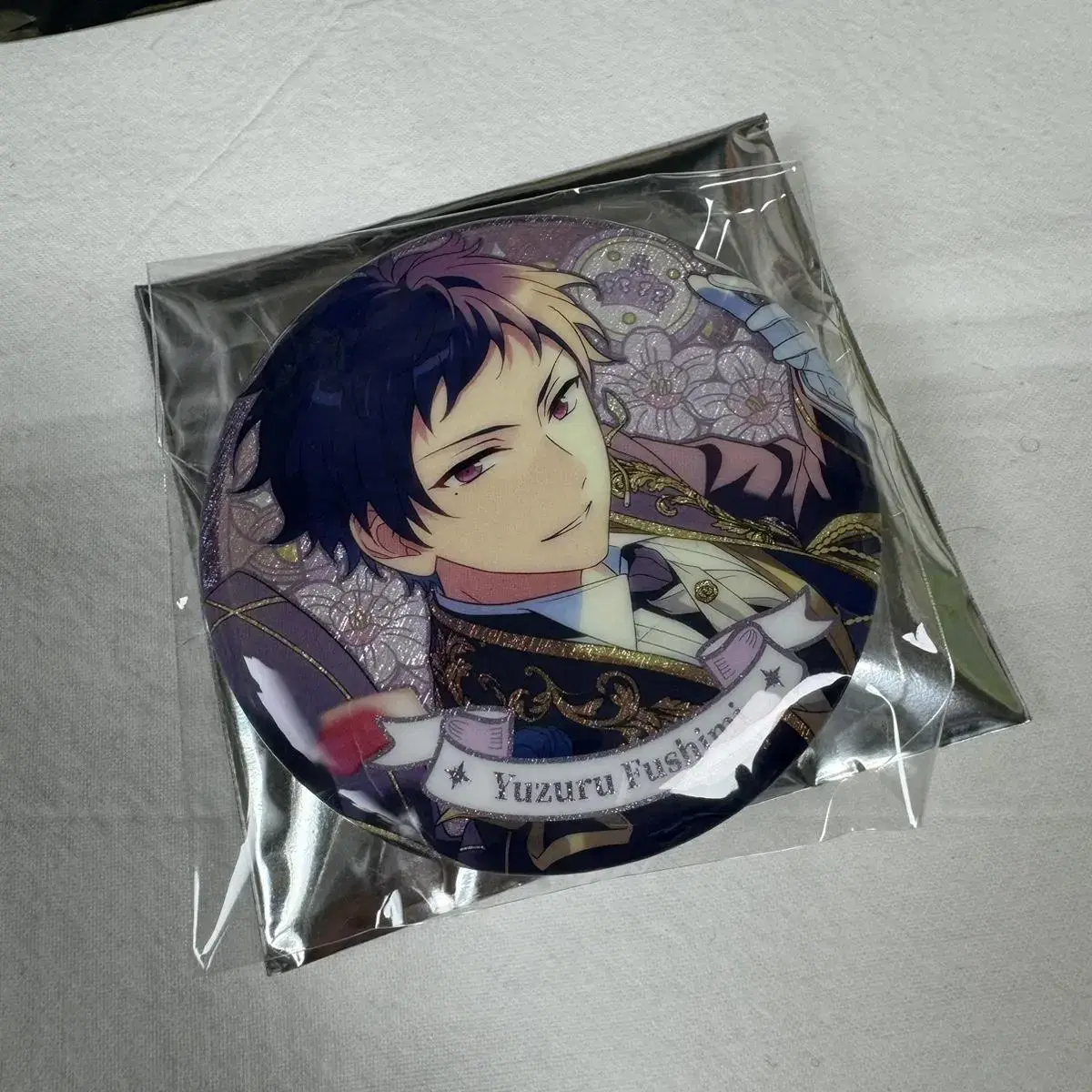 Angsta Yuzuru Zhongstar Promise with Flowers Can Badge