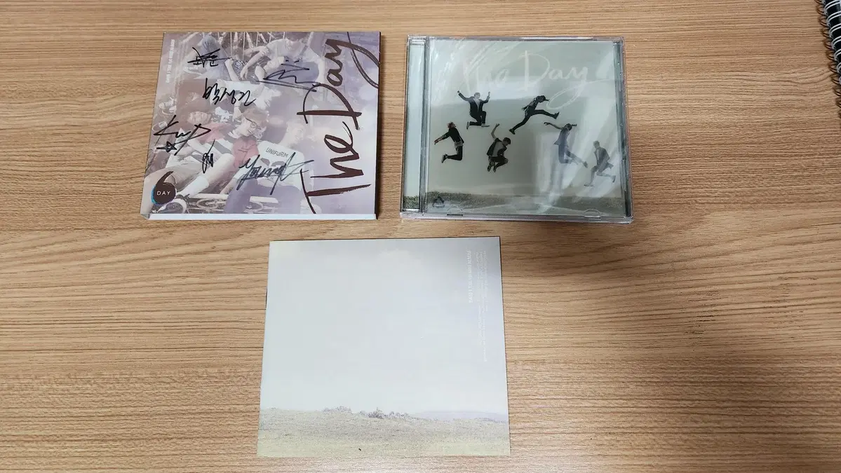 Day 6 Mini 1 more dey Disposal of promotional all-member signed vahn CDs.