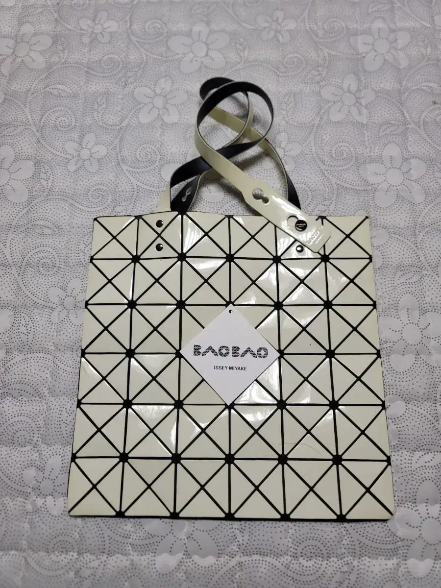 BAOBAO Issey Miyake. tote bag