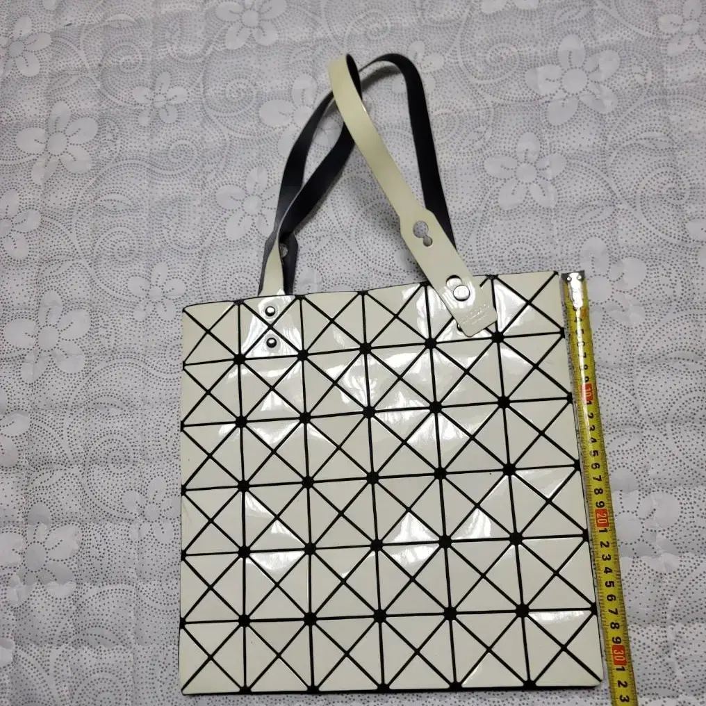 BAOBAO Issey Miyake. tote bag