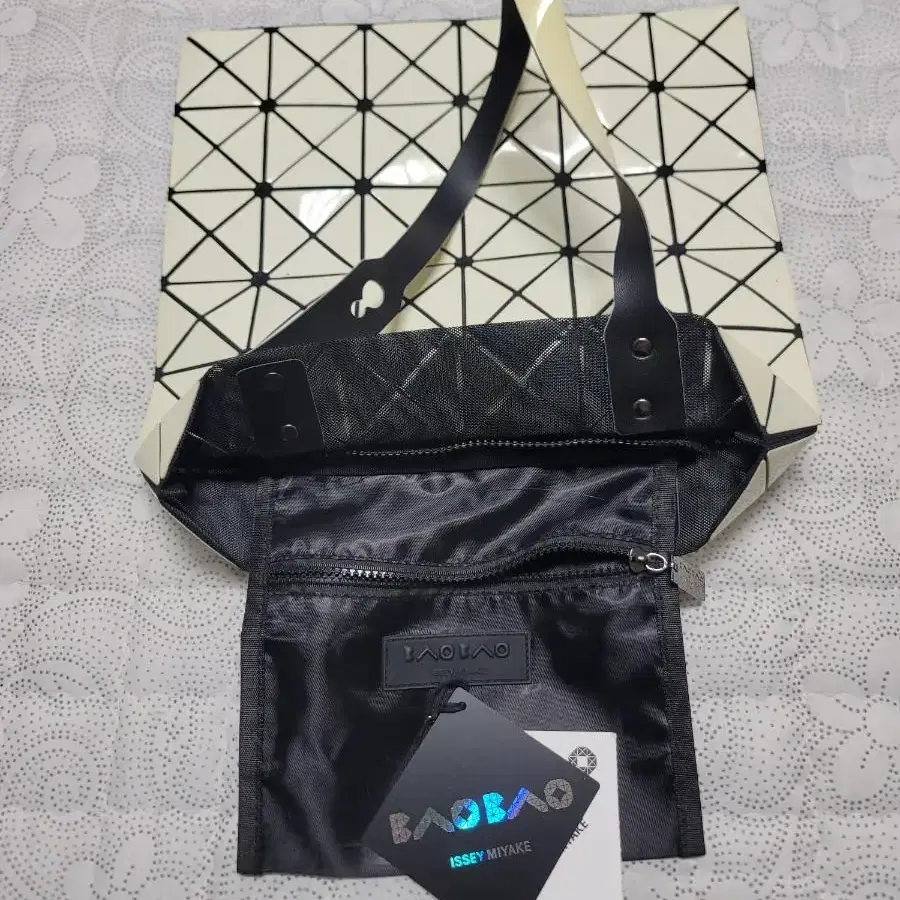 BAOBAO Issey Miyake. tote bag