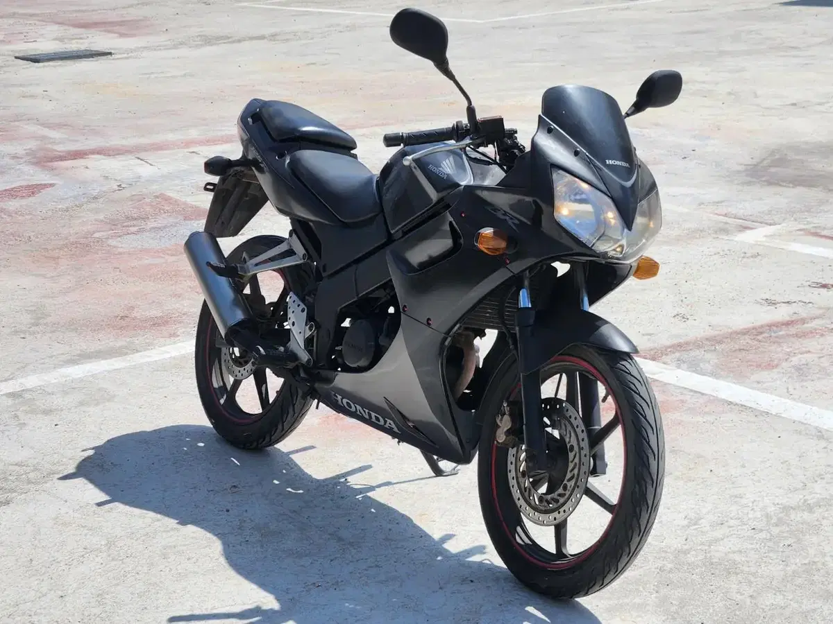 CBR125CC 멸축 08년식 저렴하게 판매하니다 메뉴얼연습용으로 딱!!