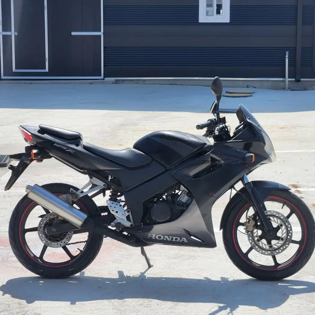 CBR125CC 멸축 08년식 저렴하게 판매하니다 메뉴얼연습용으로 딱!!