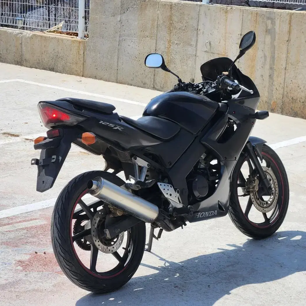 CBR125CC 멸축 08년식 저렴하게 판매하니다 메뉴얼연습용으로 딱!!