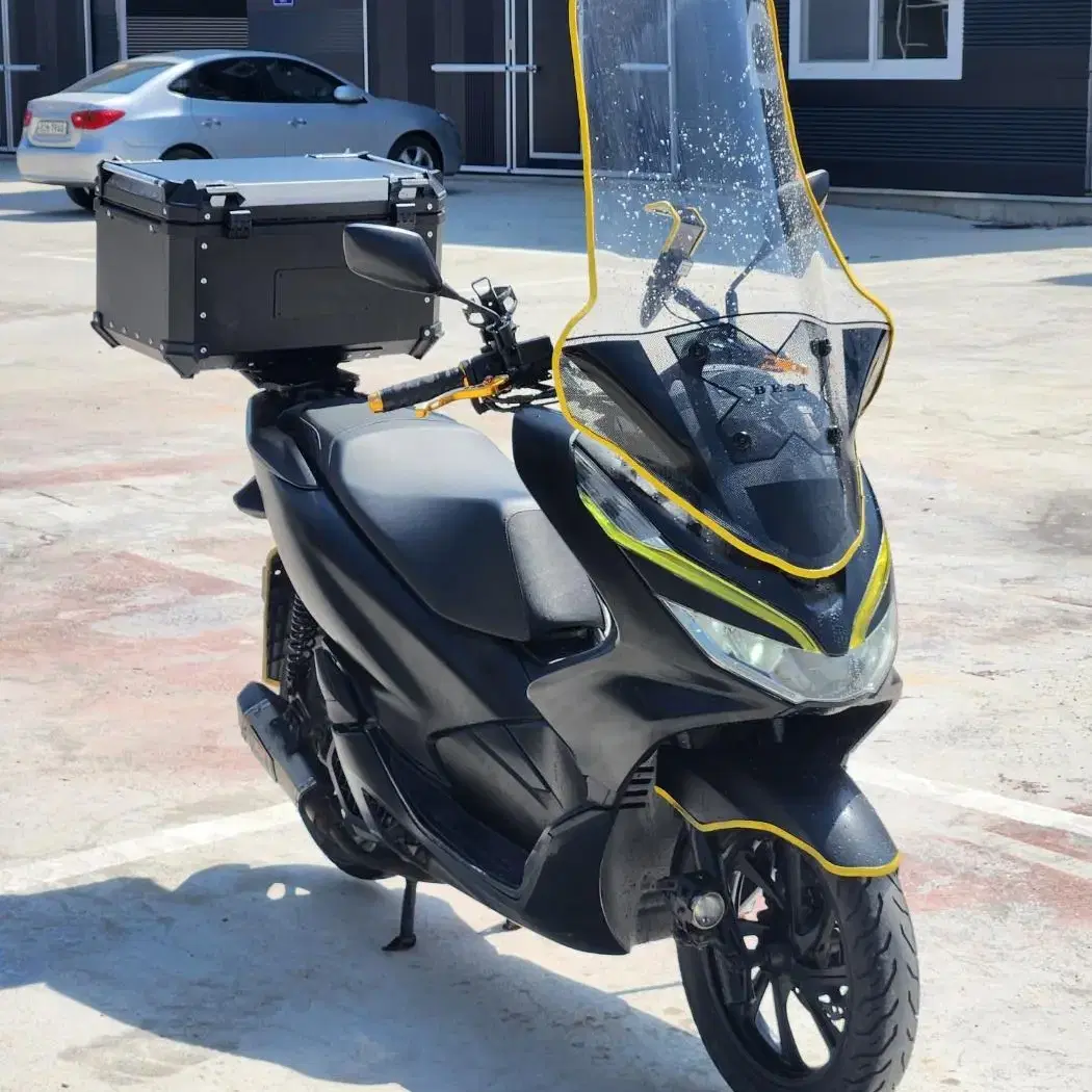 혼다 PCX125CC  19년식  머플러풀튜닝 125만원 급처합니다 상태