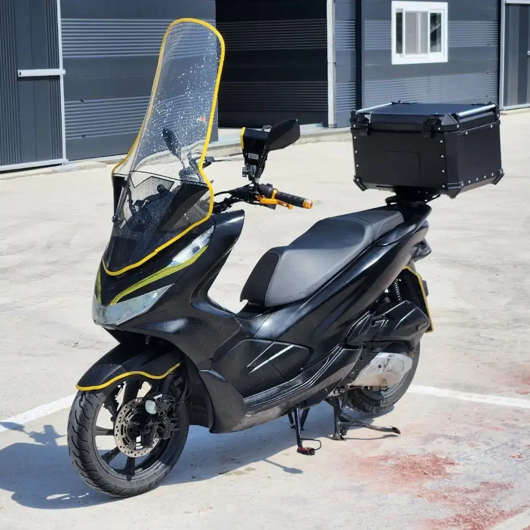 혼다 PCX125CC  19년식  머플러풀튜닝 125만원 급처합니다 상태