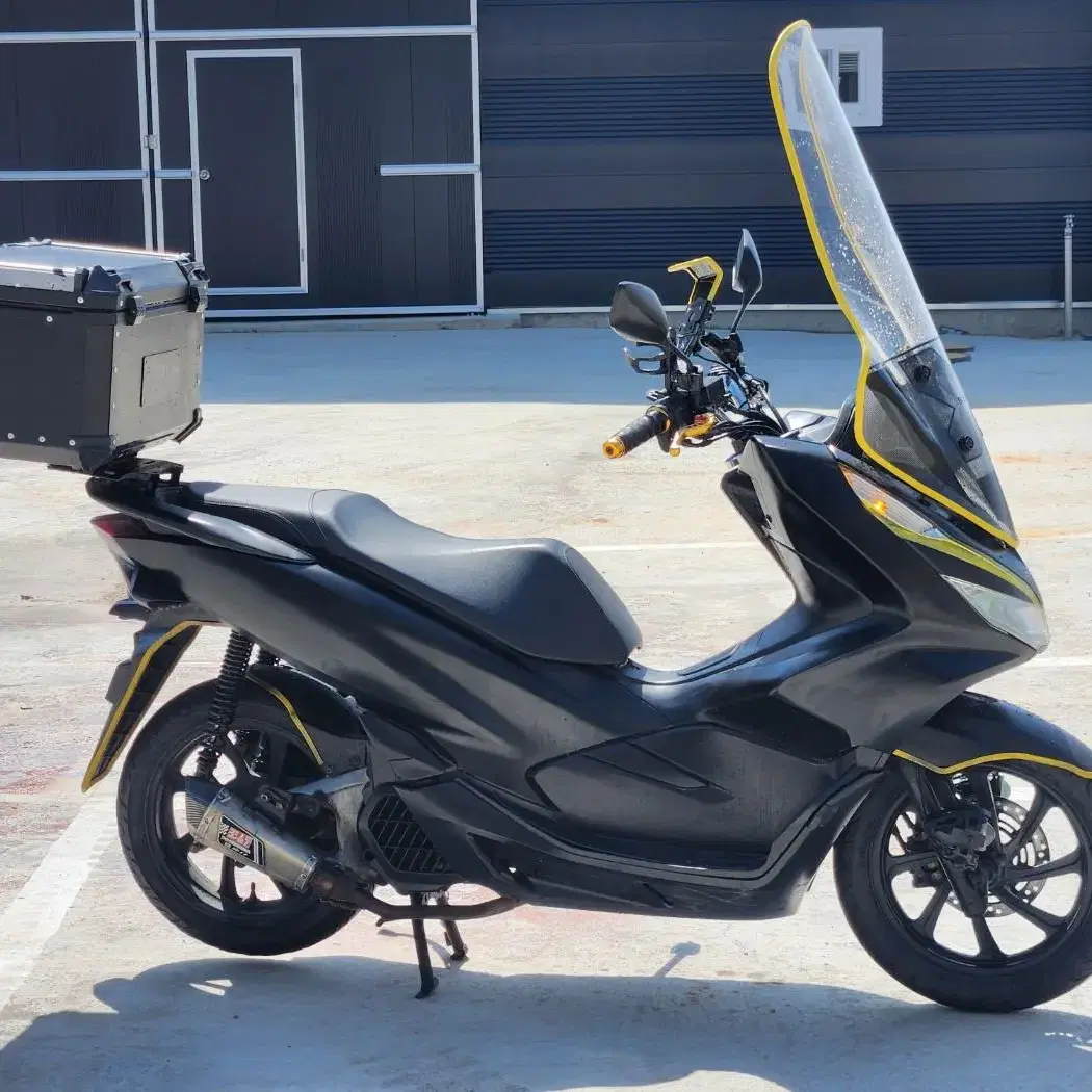 혼다 PCX125CC  19년식  머플러풀튜닝 125만원 급처합니다 상태