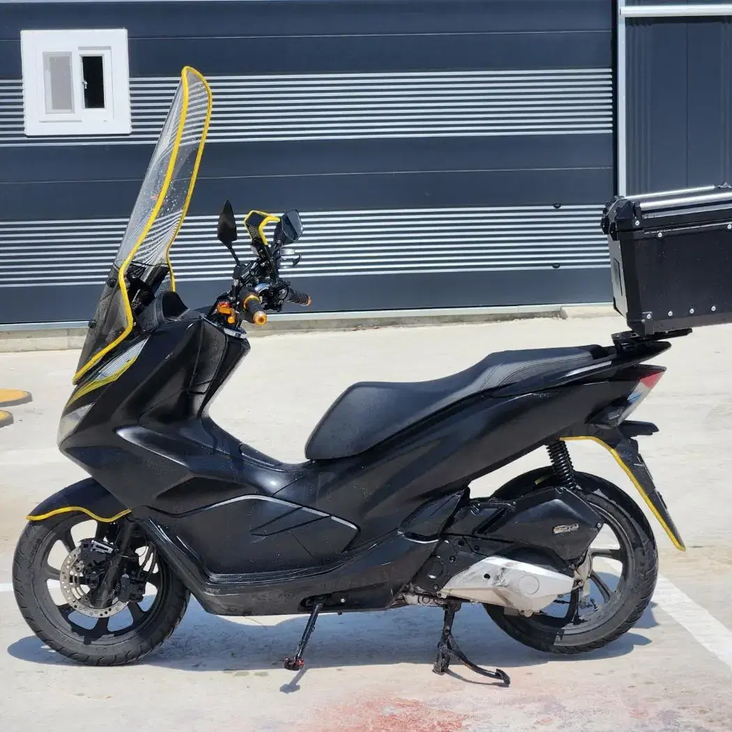 혼다 PCX125CC  19년식  머플러풀튜닝 125만원 급처합니다 상태