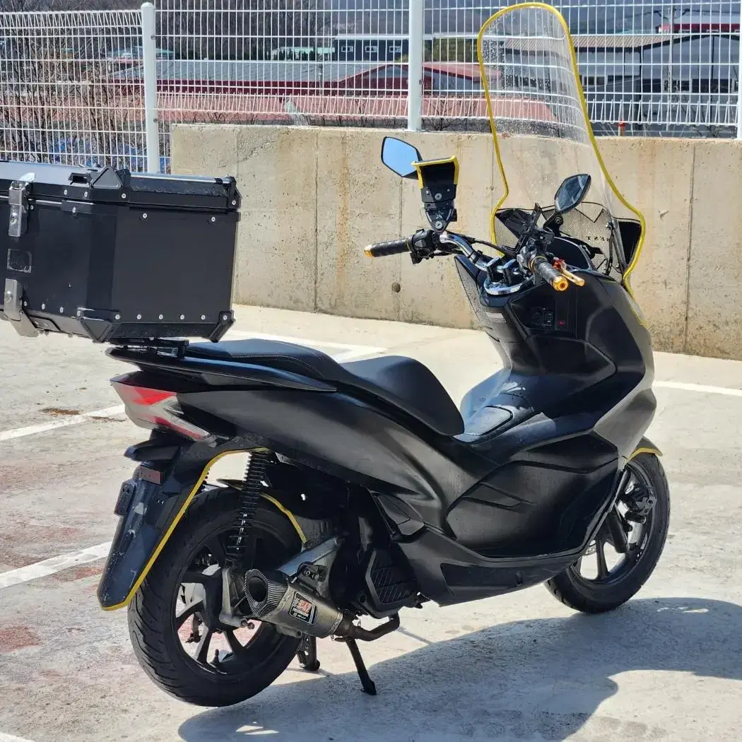 혼다 PCX125CC  19년식  머플러풀튜닝 125만원 급처합니다 상태