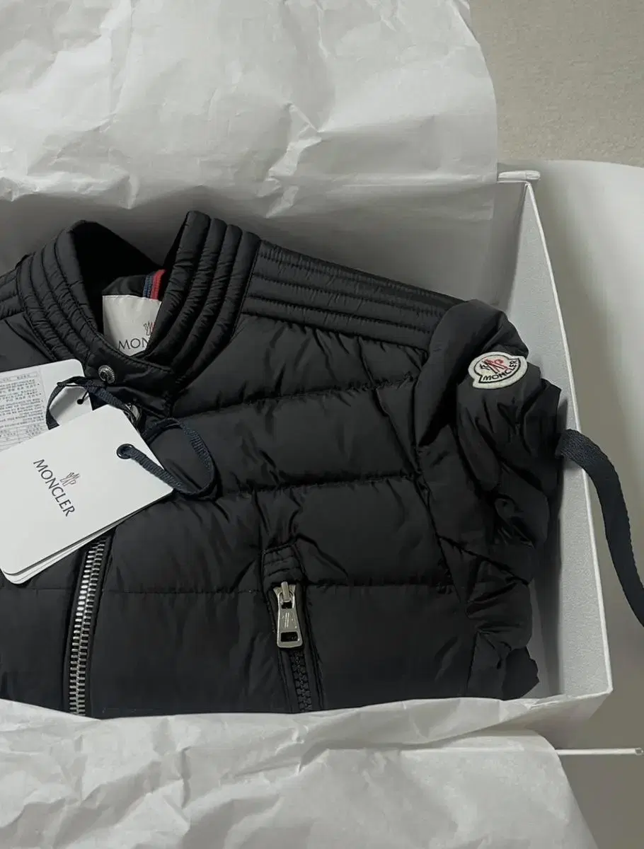 Moncler Short Padding (Men's) / (New Product)