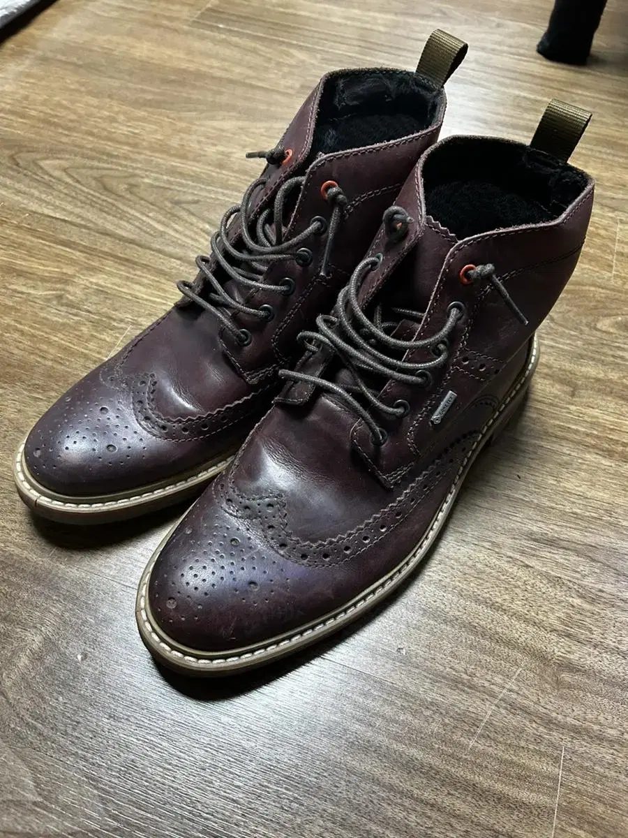 클락스(CLARKS) ENGLAND 남성 고어텍스 앵클 부츠 판매합니다.