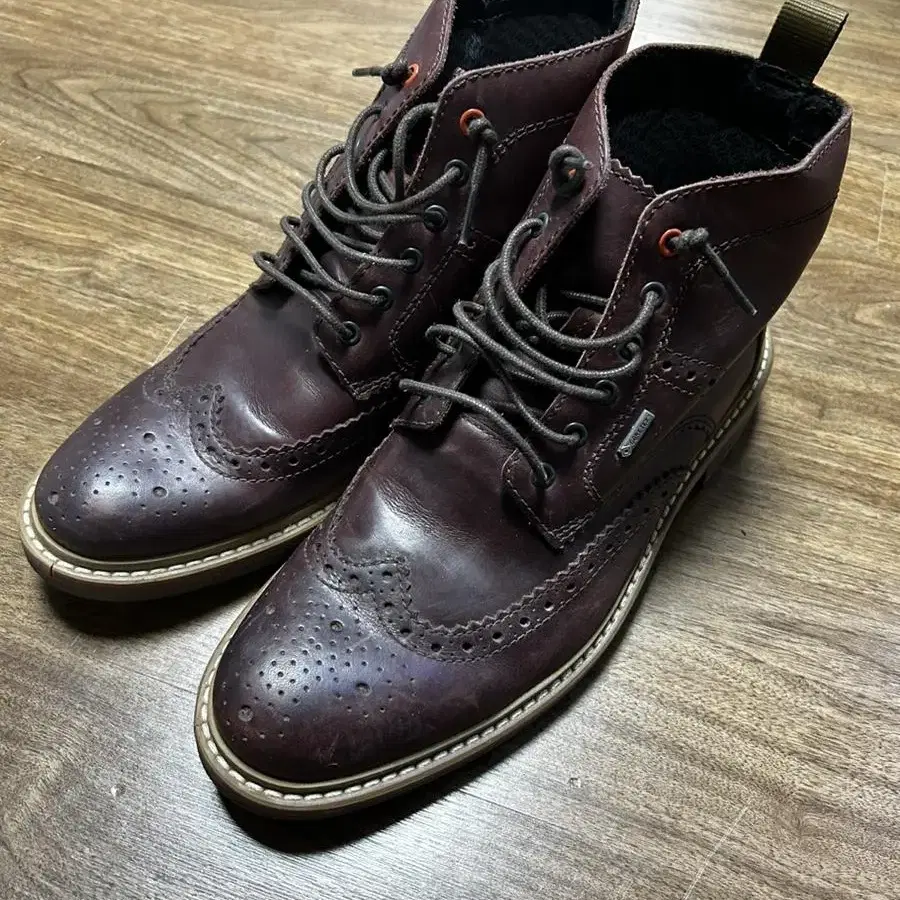 클락스(CLARKS) ENGLAND 남성 고어텍스 앵클 부츠 판매합니다.