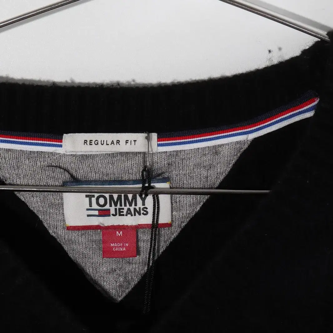 TOMMY REGULAR FIT  브이넥 니트