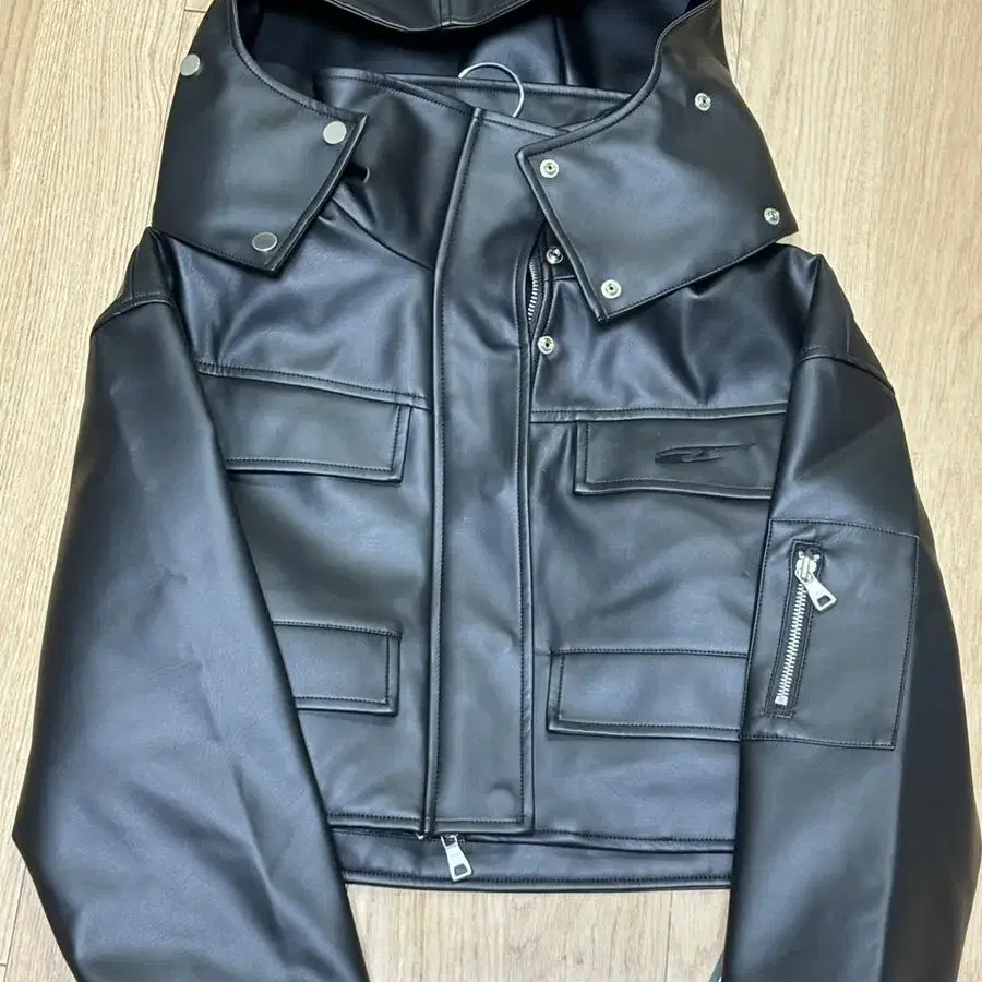 리 레더자켓 LEEY CROP BOMBER  HOODIE JACKET