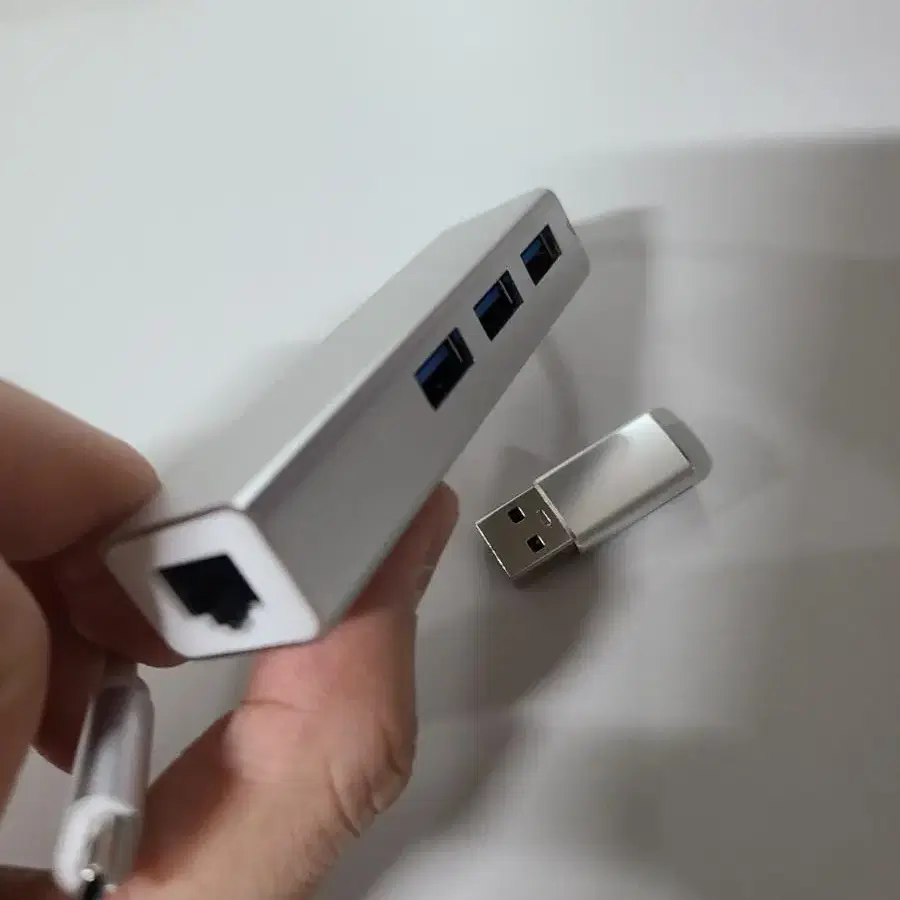 USB 3.0 이더넷 4in1 멀티허브 (USB-C to A 젠더 포함)