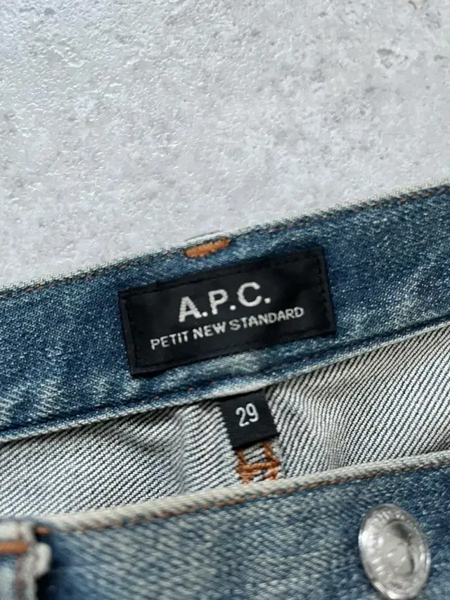 아페쎄 A.P.C. 쁘띠 뉴 스탠 29 (엘라2%)