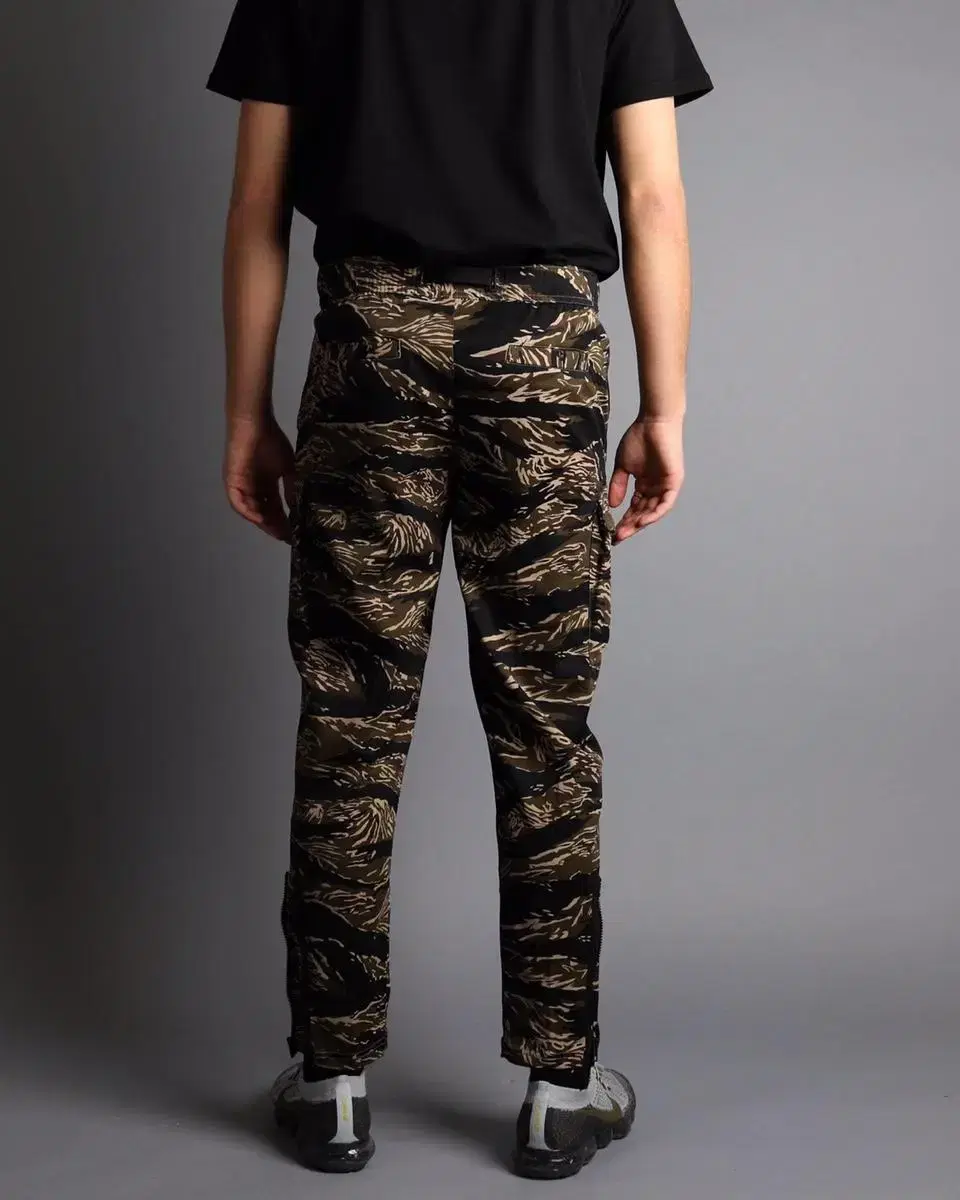 33) Nike Camouflage Cargo Pants