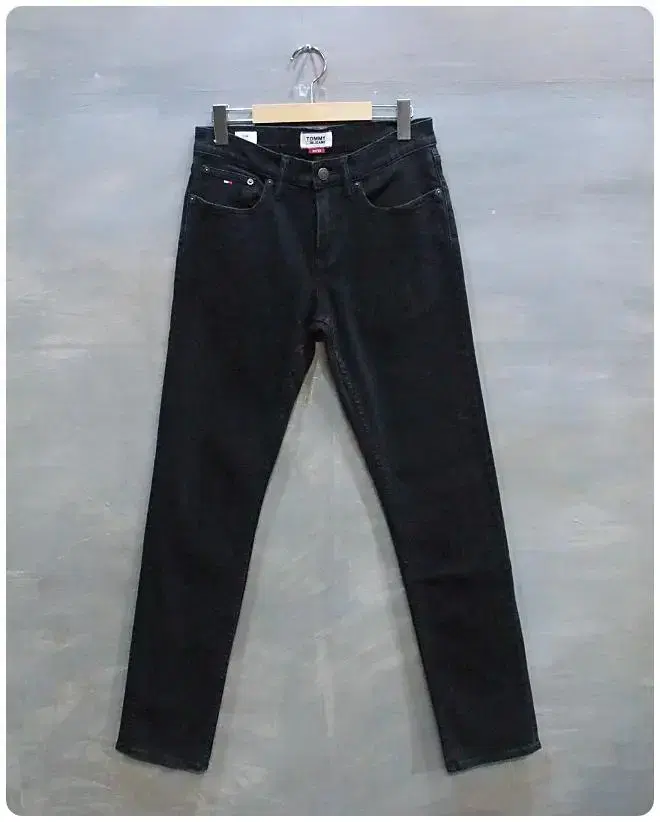 [29] Tommy Jins Slim Fit Black Denim Pants (30% off)