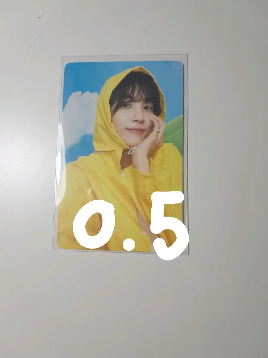 Jung Hanni photocard sell it.