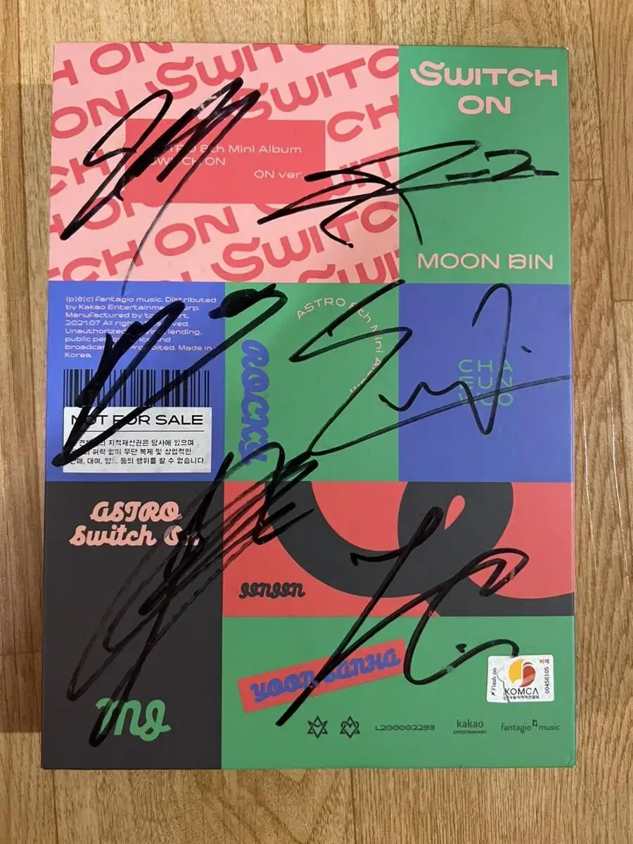 Astro ASTRO autograph sign album