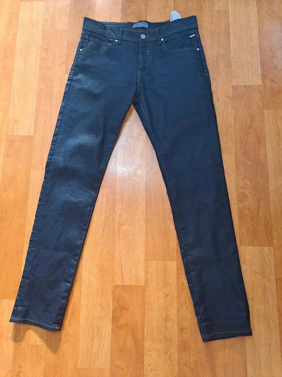 (Free Shipping)Zara Raw Edge Skinny Yakspan Coated Jeans(32)