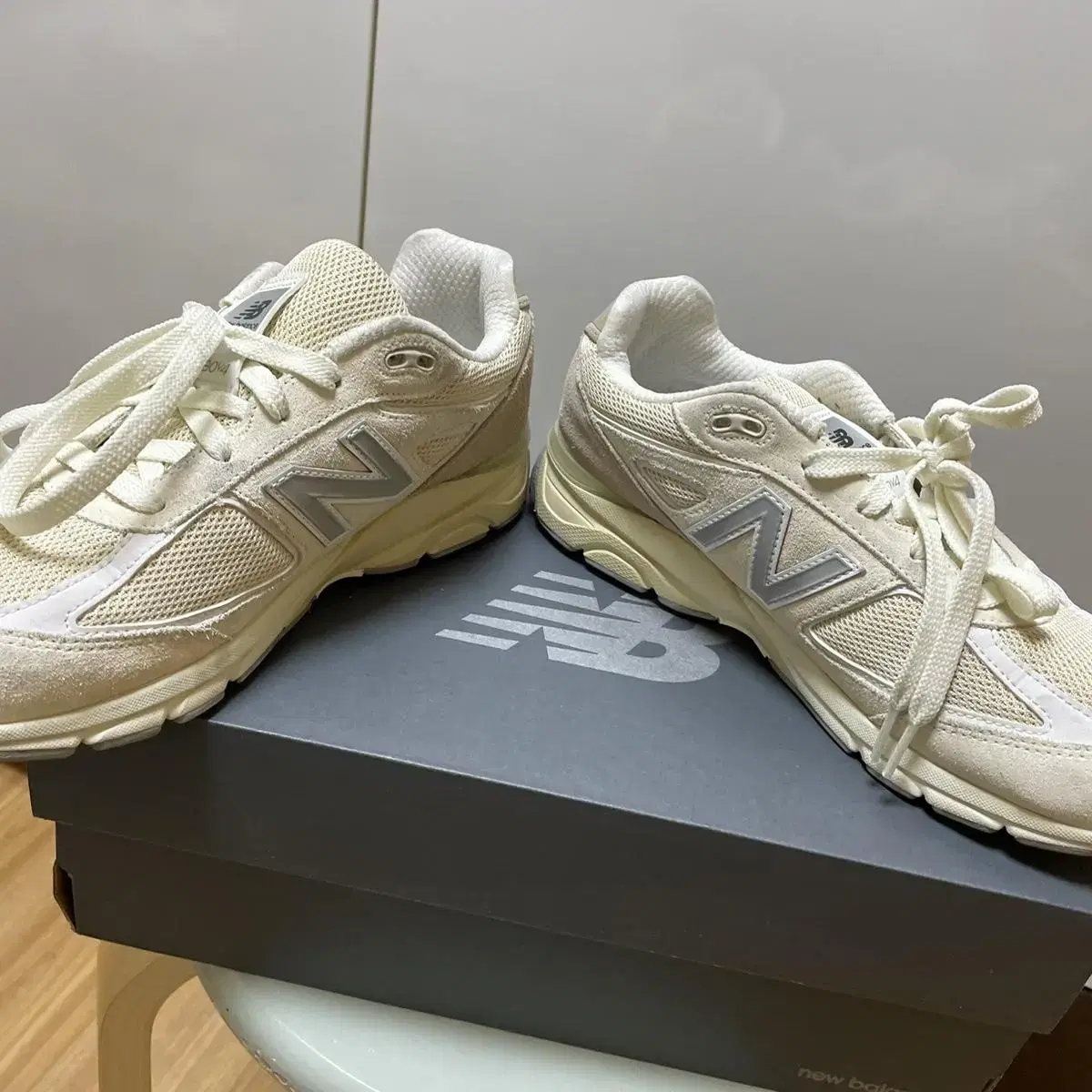 뉴발란스990 V4 로우캐슈