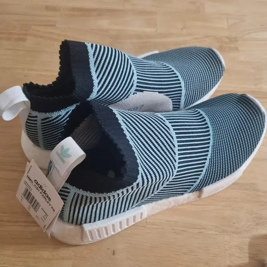 270사이즈 아디다스 Adidas 세금포함 정품 NEW NMD_CS1 P