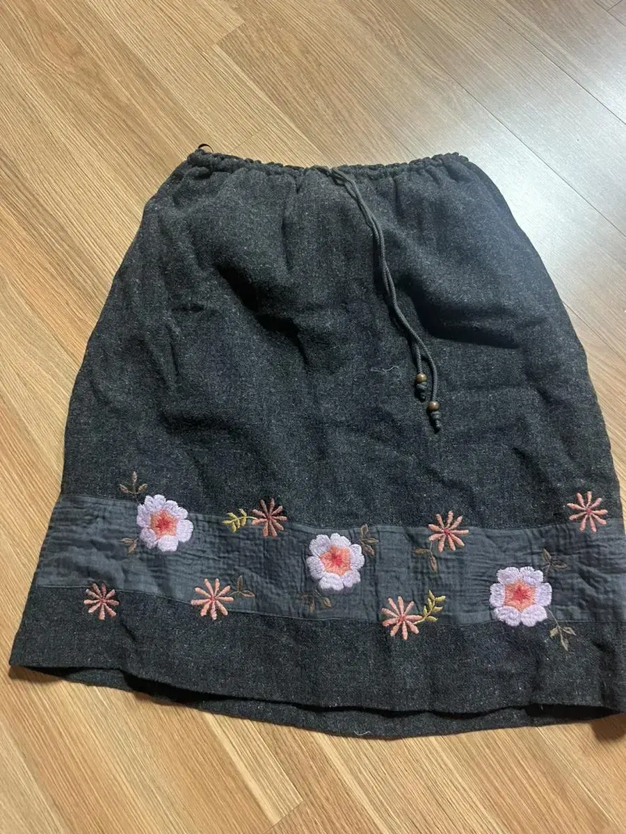 Vintage captain's skirt / Embroidered skirt