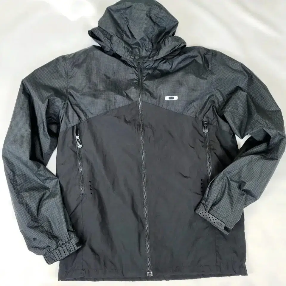 Oakley Windbreaker