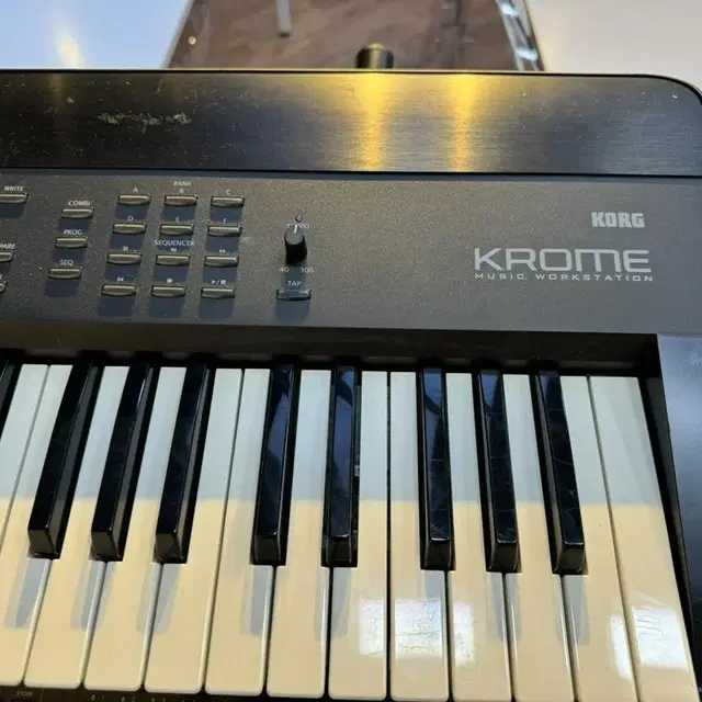 korg krom73