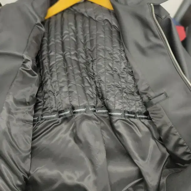 105) 라퍼지스토어 BUFFING LEATHER 오버핏 점퍼 팝니다