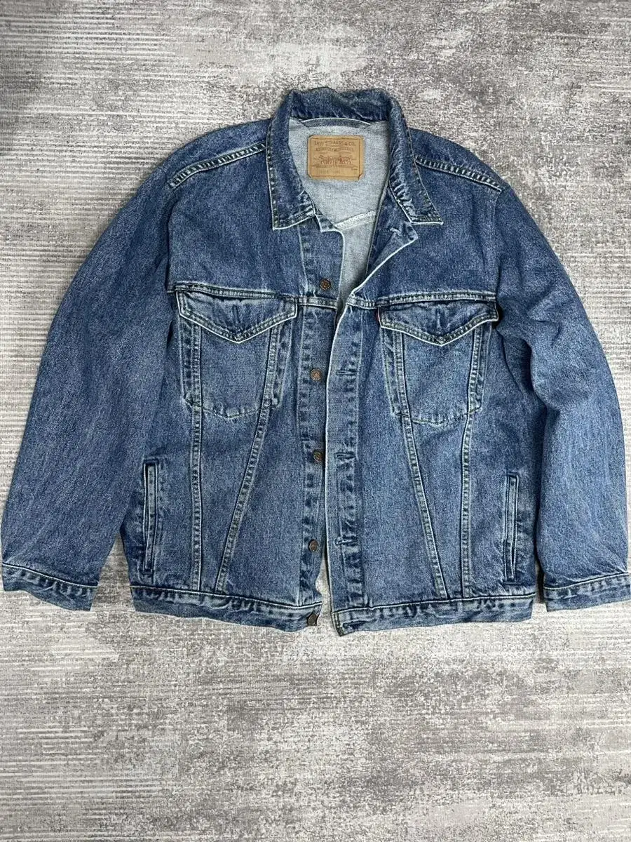 80s 90s Canadian Made Levi's Tracker