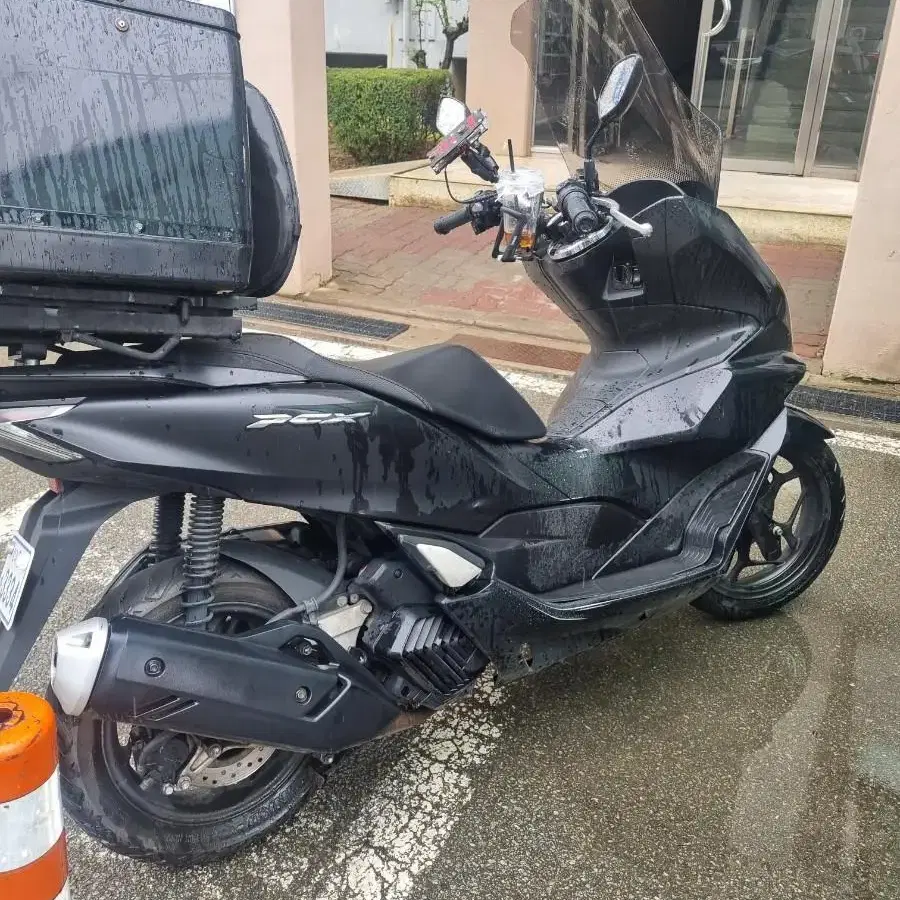 혼다 PCX125 22년식 판매합니다.