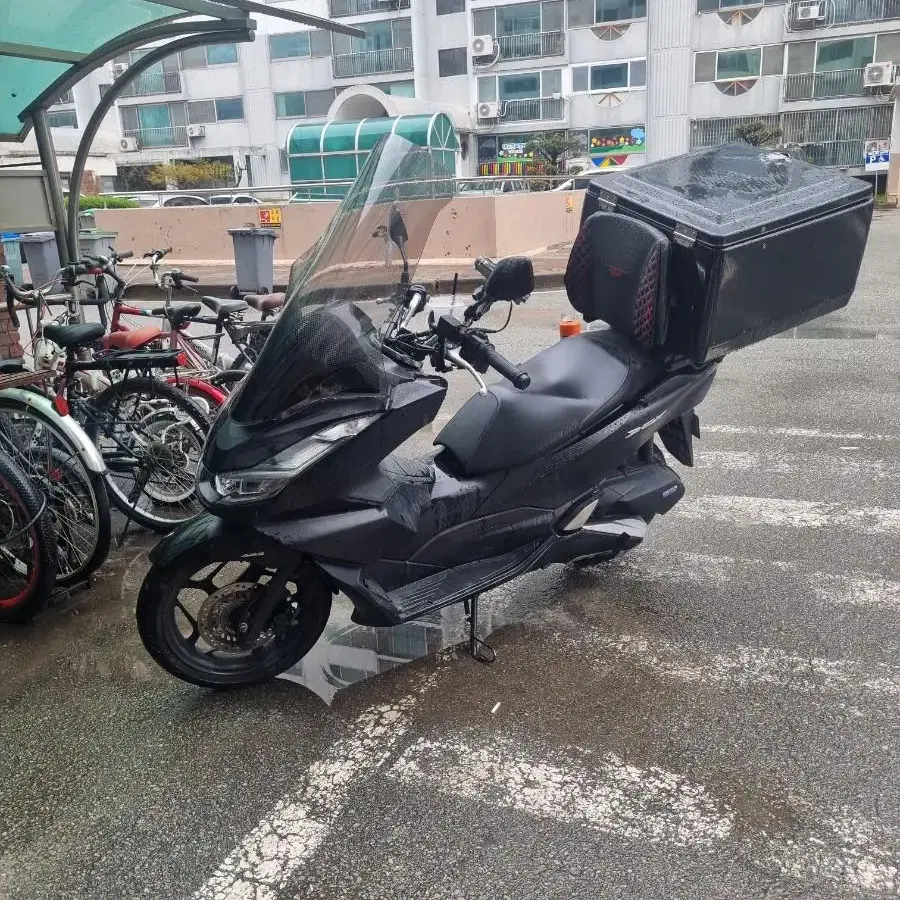 혼다 PCX125 22년식 판매합니다.