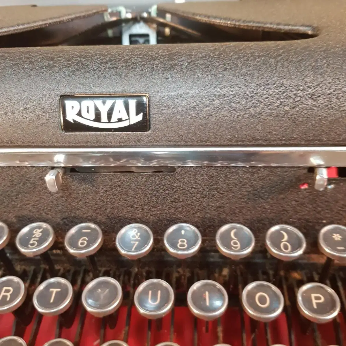 Royal  typewriter