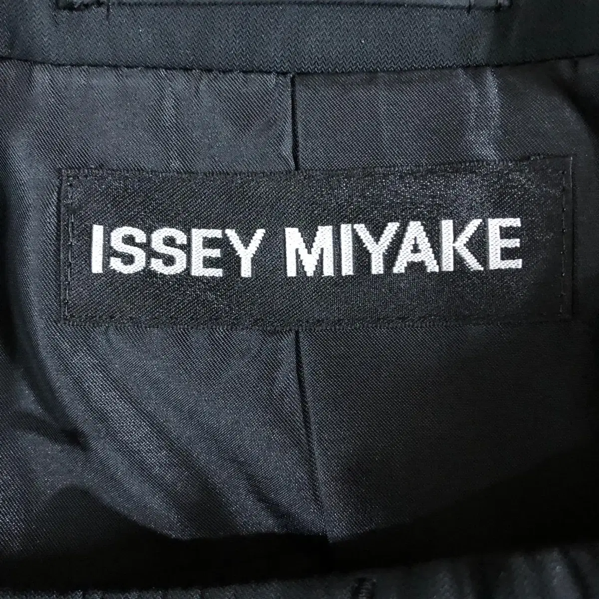 [ ISSEY MIYAKE ] 이세이미야케 최상위라인 블랙컬러 코트