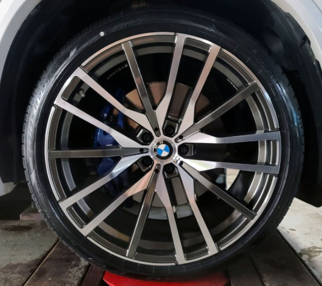 22인치 pcd 112 bmw g바디 742m 디자인 건메탈 신품 휠