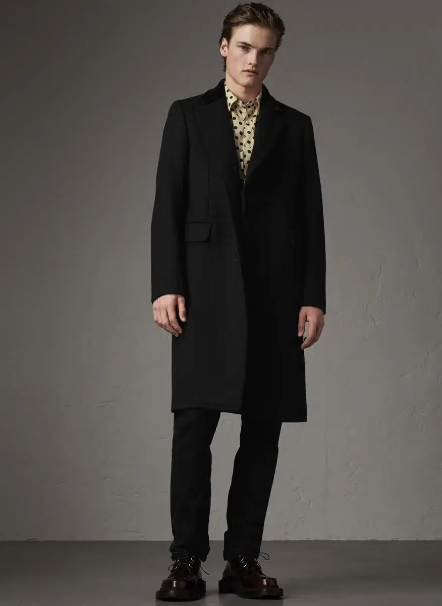 300->200 Burberry Coat Wool Cashmere Black 50 97 100 105