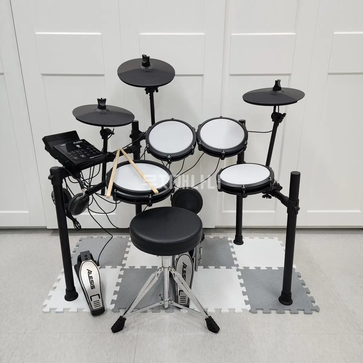 Samik Alesis Mesh Electronic Drum Nitro Max Kit