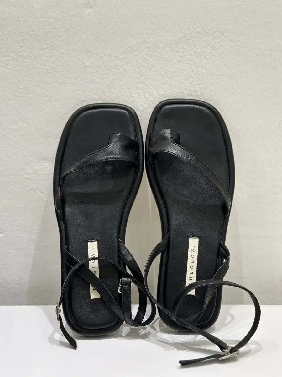 Yeoreum Black umji Strap Sandals