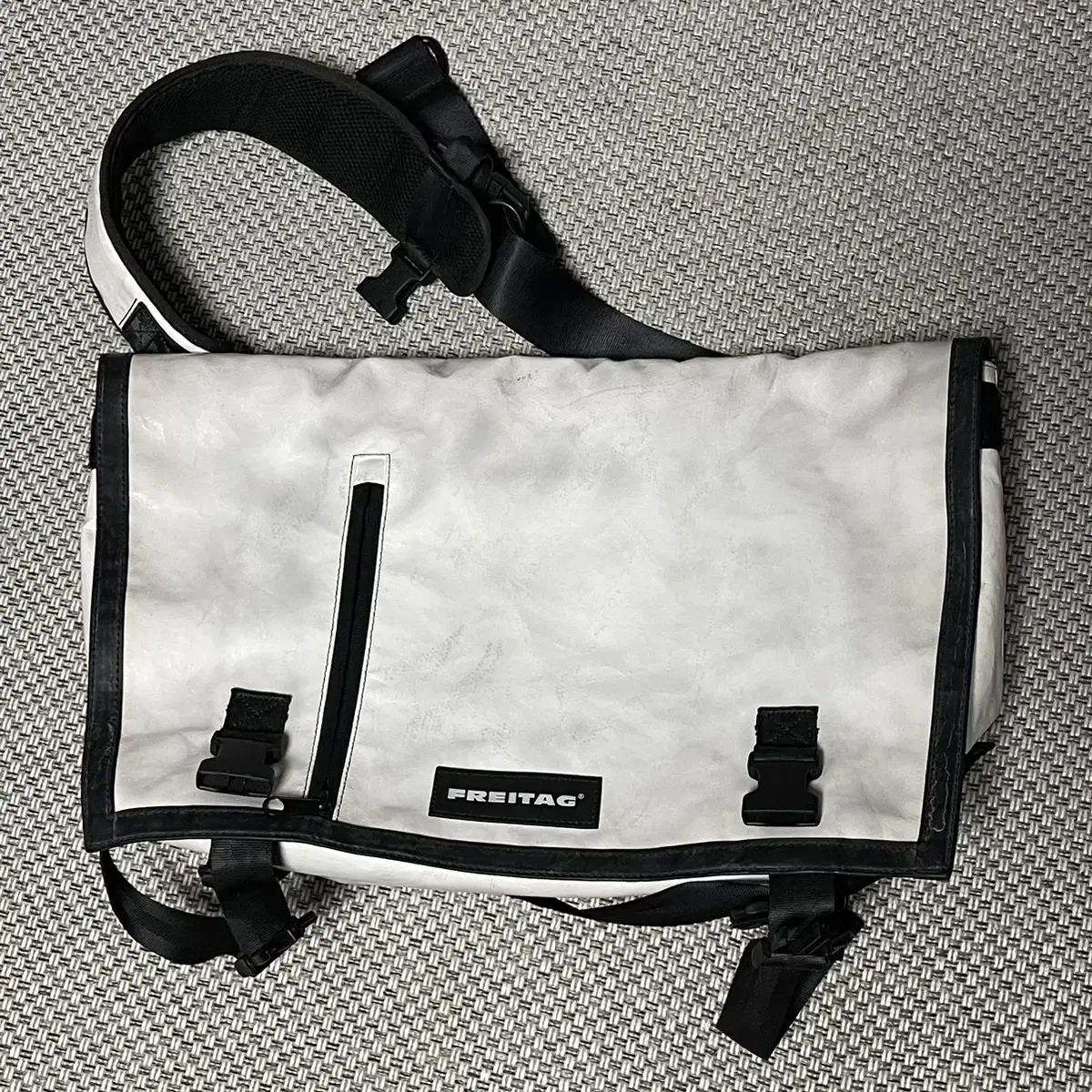 Freitag F18 lex White