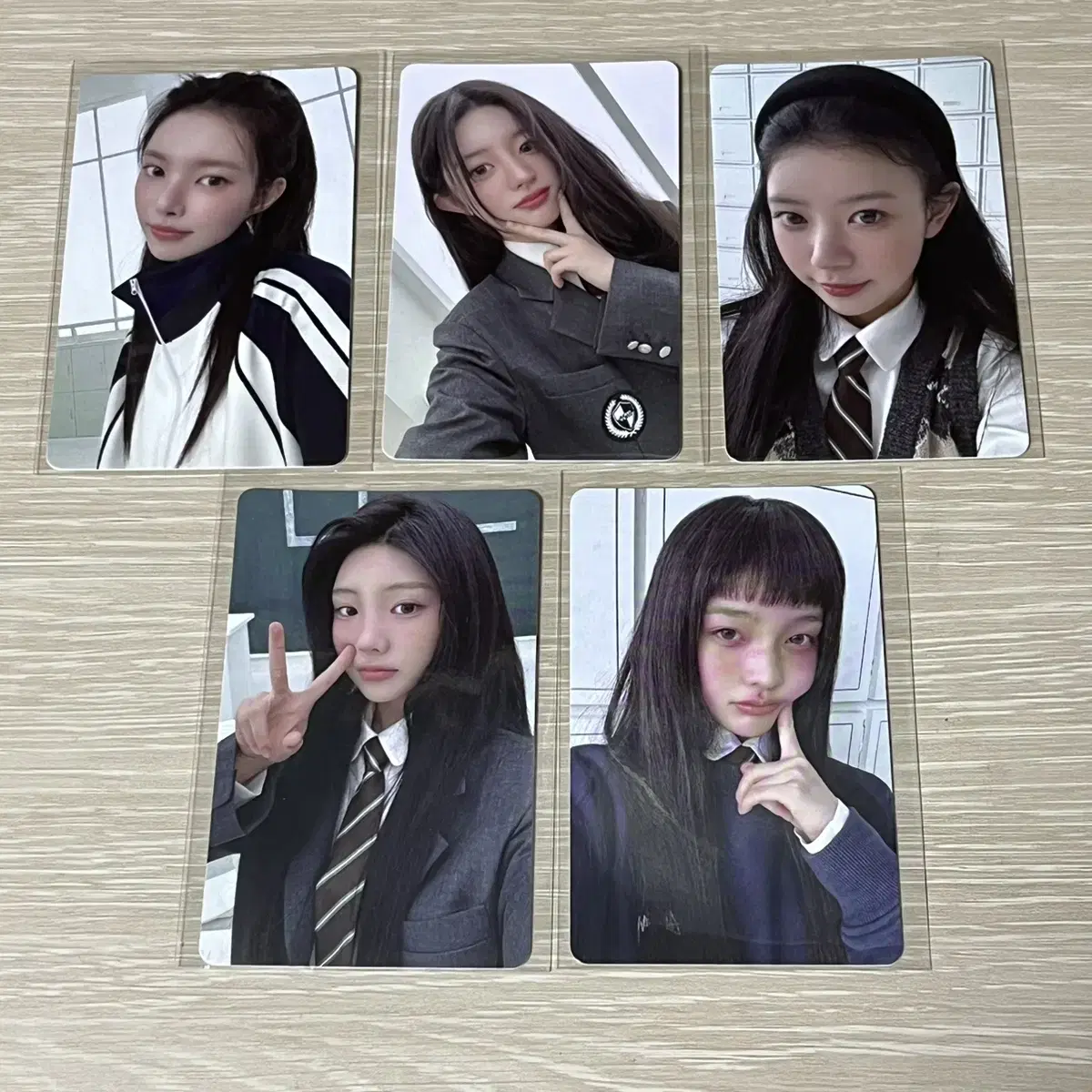 Eyelet weverse shop New World pop up ld photocard WTS