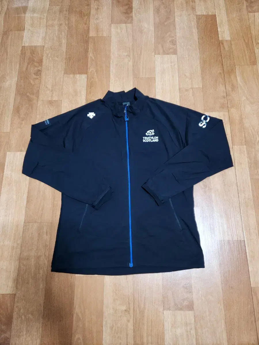 Descent Scotland Airgrid Lightweight Windbreaker (100)