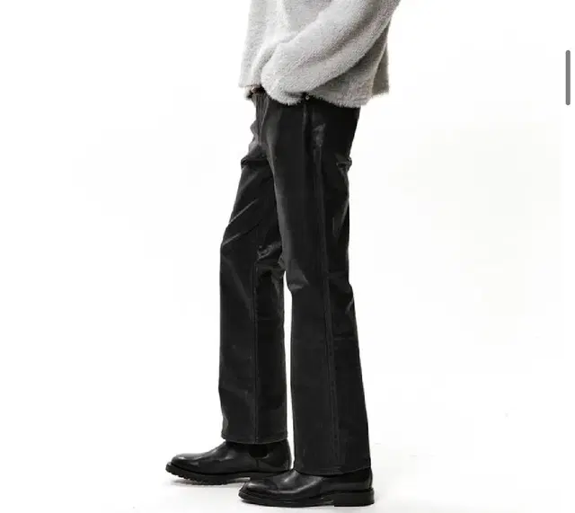 페이탈리즘 0335 Carbon coated semi wide jeans