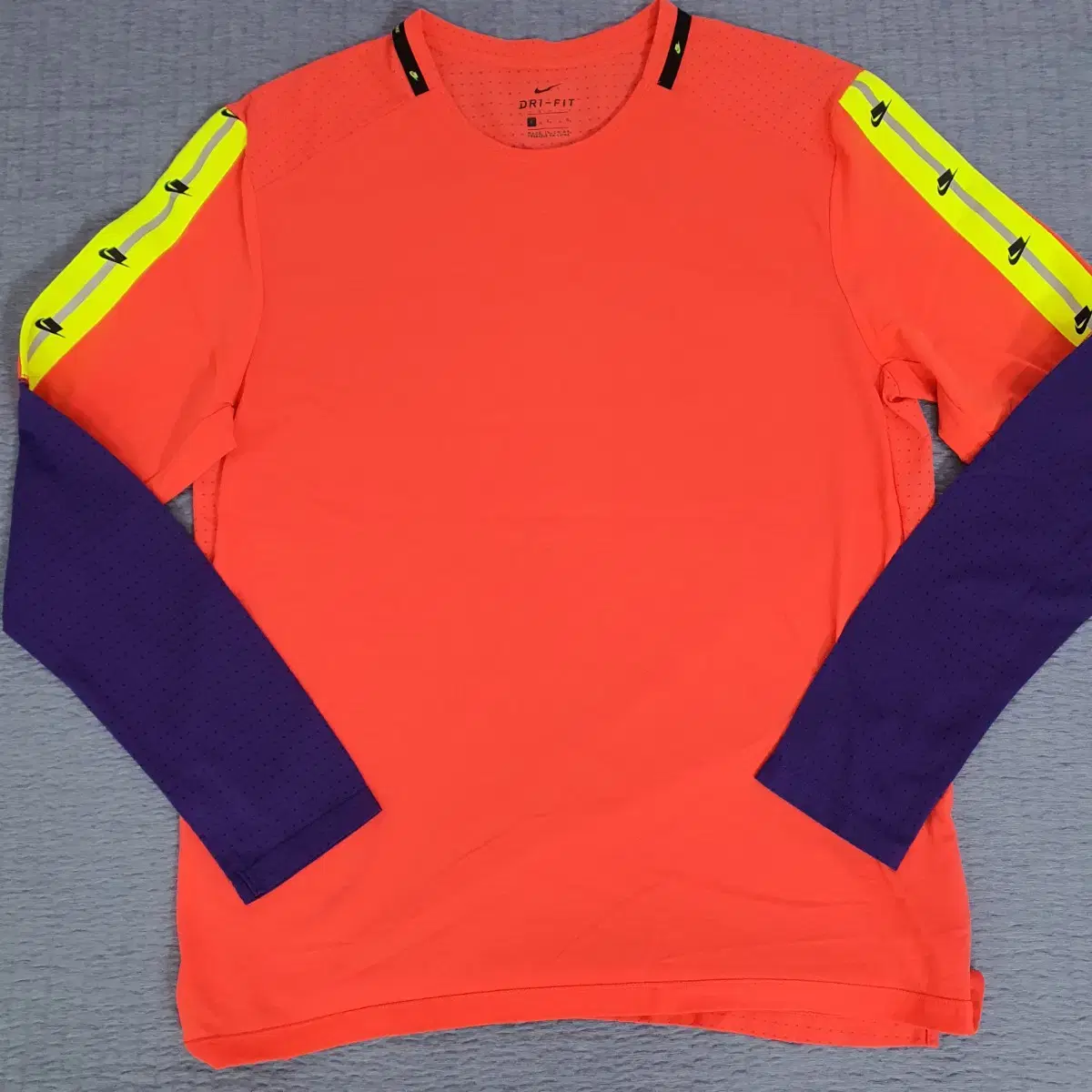 Men's 100 Nike Running Long Sleeve T-Shirt