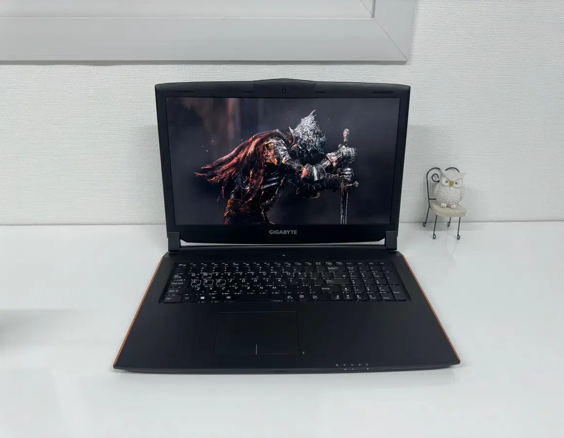 Gigabyte 17.3inch Gaming Laptop (LOL,Overwatch,GTA5)